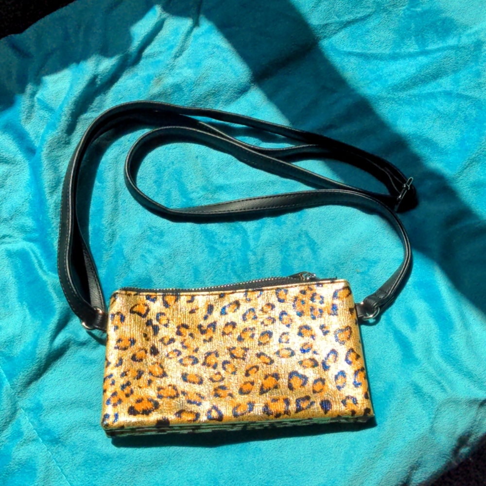 Crossbody wallet
